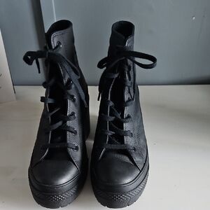 Converse Black High-Top Sneakers Classic Design